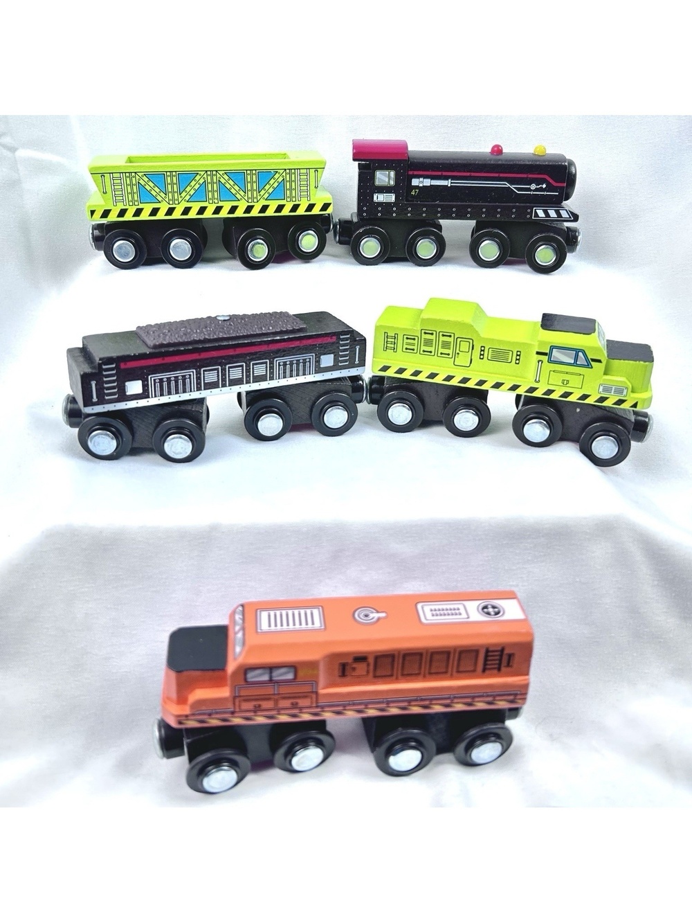 Battat Classic Wooden Toy Train Magnetized 3 engines and 2 train cars
